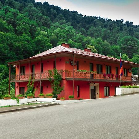 Ariana Family Hotel Dilijan Exterior photo