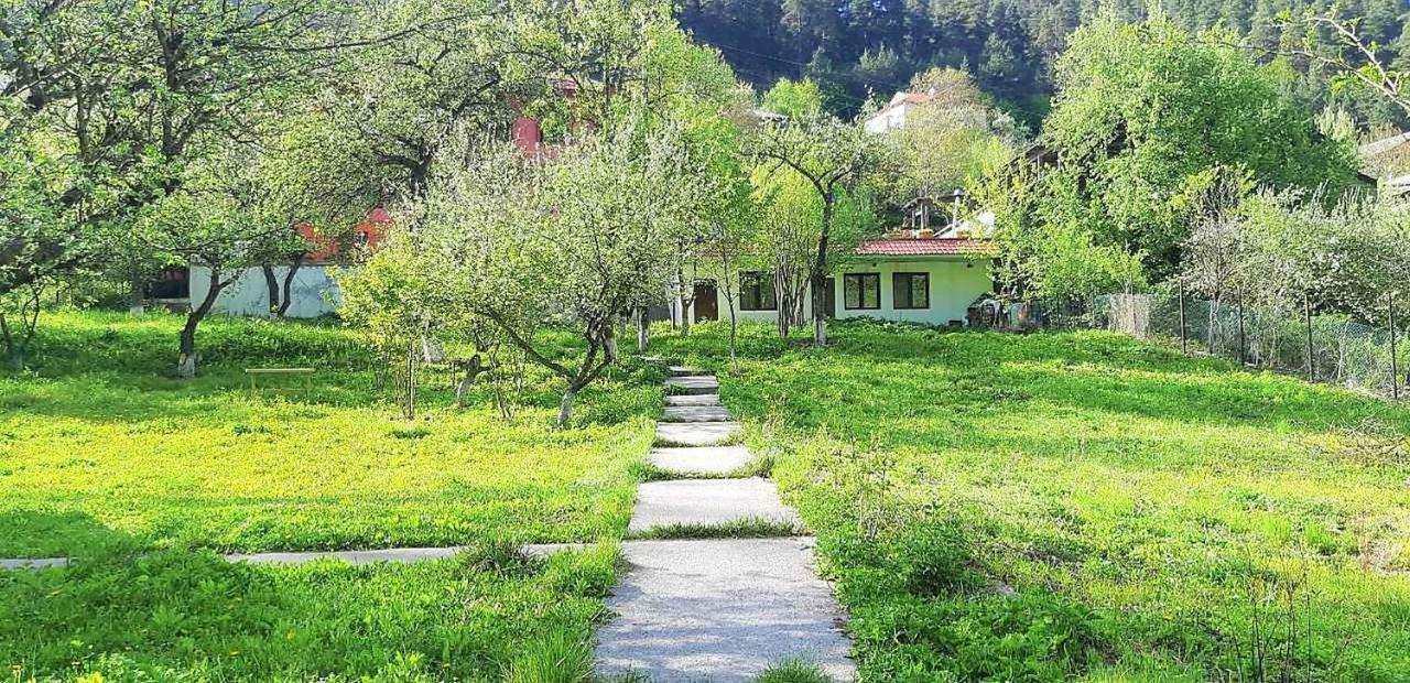 Ariana Family Hotel Dilijan Exterior photo