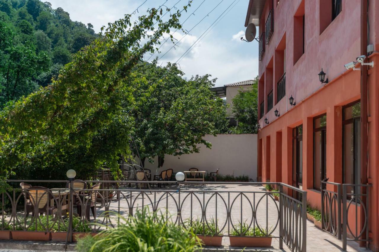 Ariana Family Hotel Dilijan Exterior photo