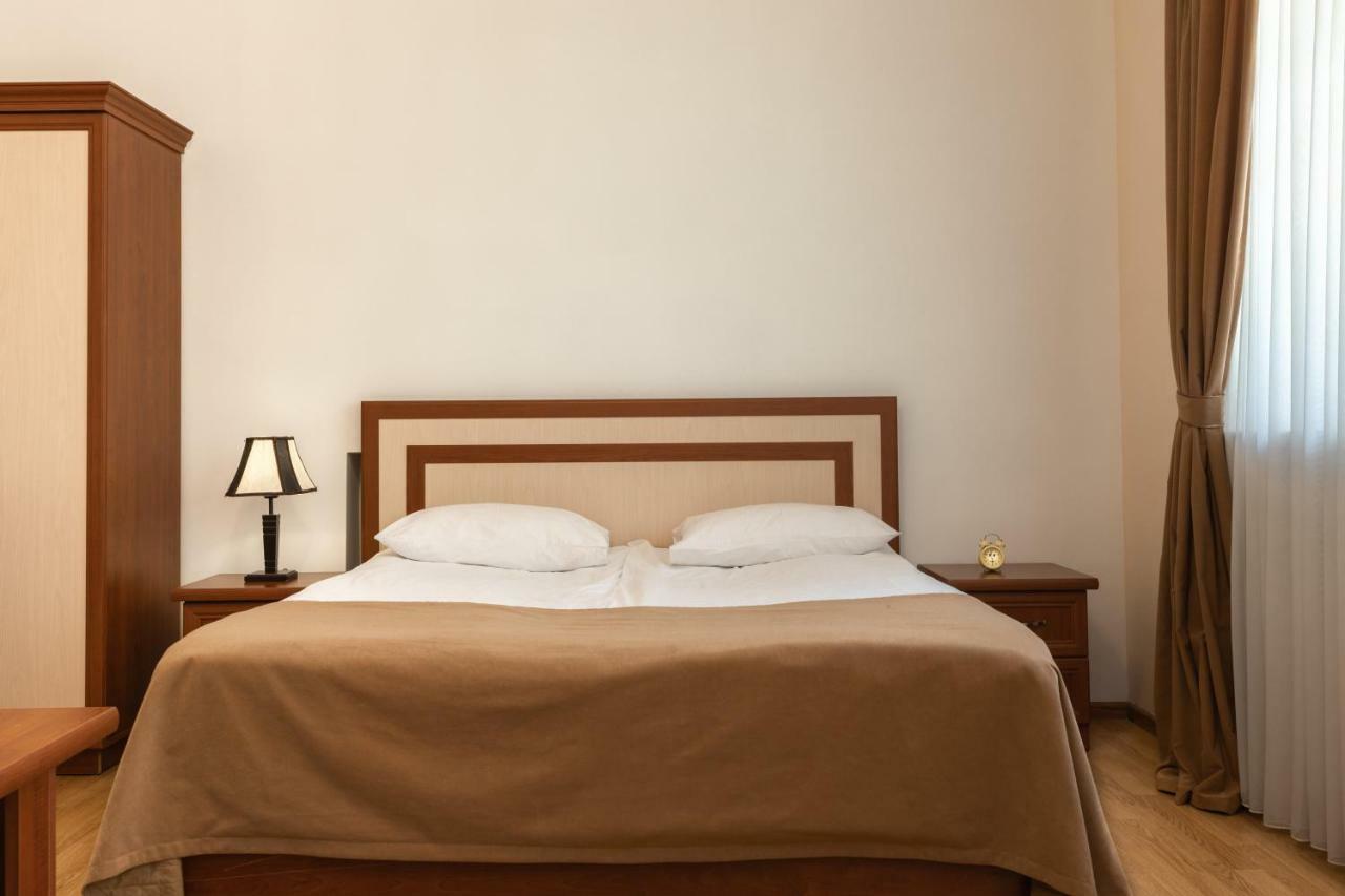 Ariana Family Hotel Dilijan Exterior photo